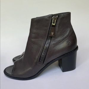 FRYE Block Heels Open Toe Gray Soft Leather Ankle Bootie Size 8.5